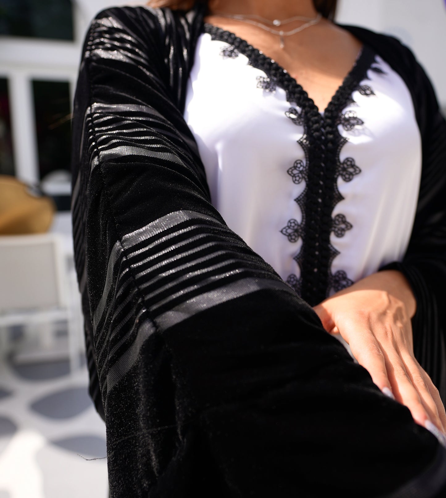 Velvet Lines Abaya